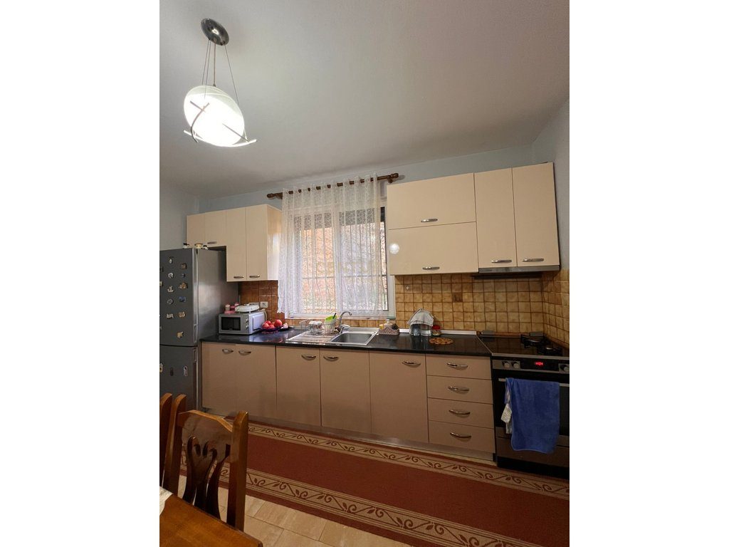 SHITET APARTAMENT 2+1 NE ZEMER TE DURRESIT PRANE AMFITEATRIT!