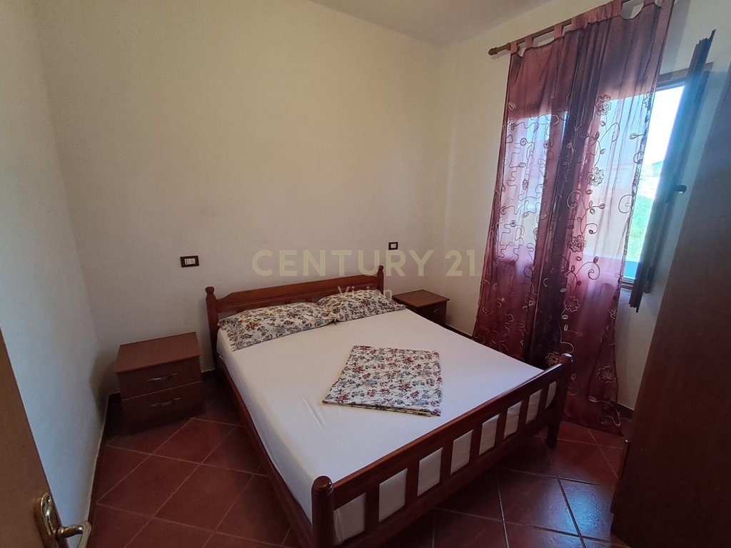 Hotel 4-katesh + 2400 m2 toke  për shitje në Shëngjin | 2400 m²