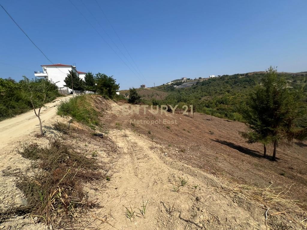 Shitet tokë në Durrës – Shkallnur