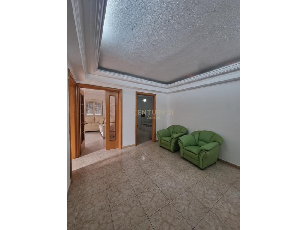 JEPET ME QIRA ZYRE/BANIM APARTAMENT 3+1+2,PAZARI I RI!