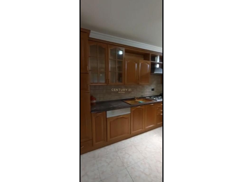 JEPET ME QIRA ZYRE/BANIM APARTAMENT 3+1+2,PAZARI I RI!