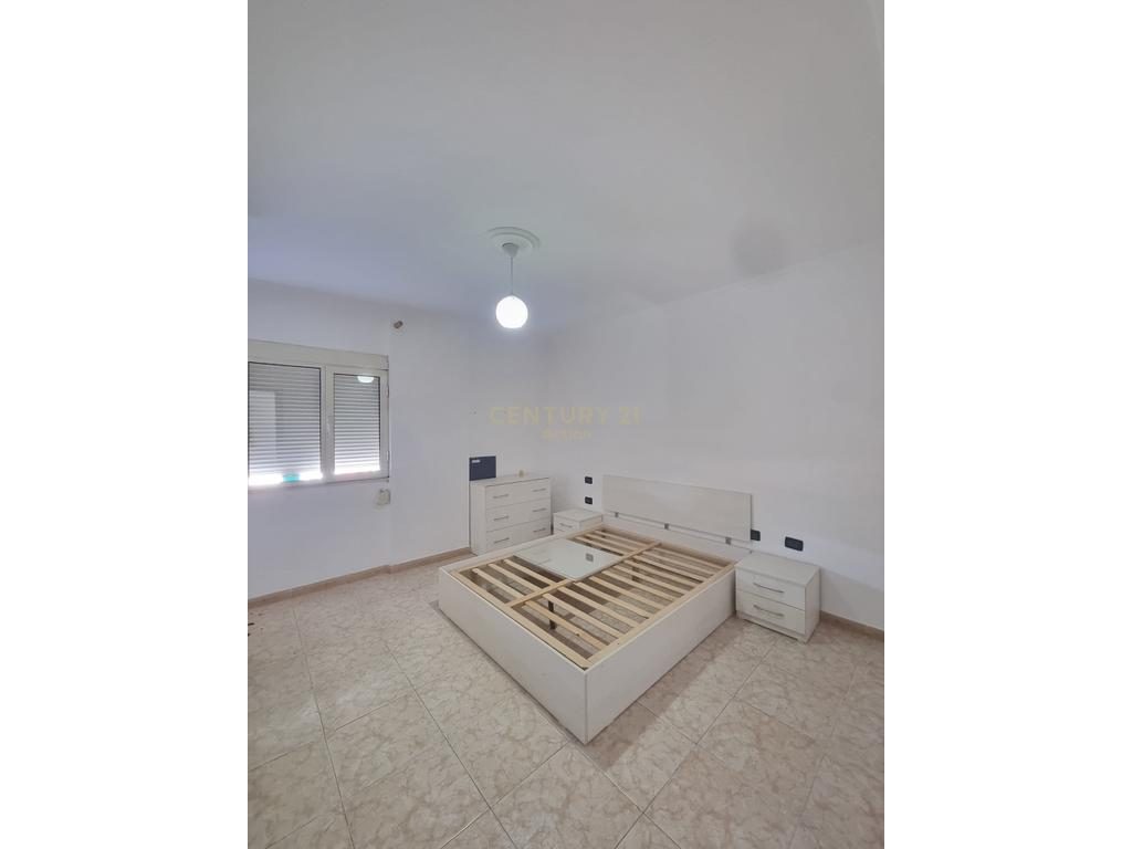 JEPET ME QIRA ZYRE/BANIM APARTAMENT 3+1+2,PAZARI I RI!