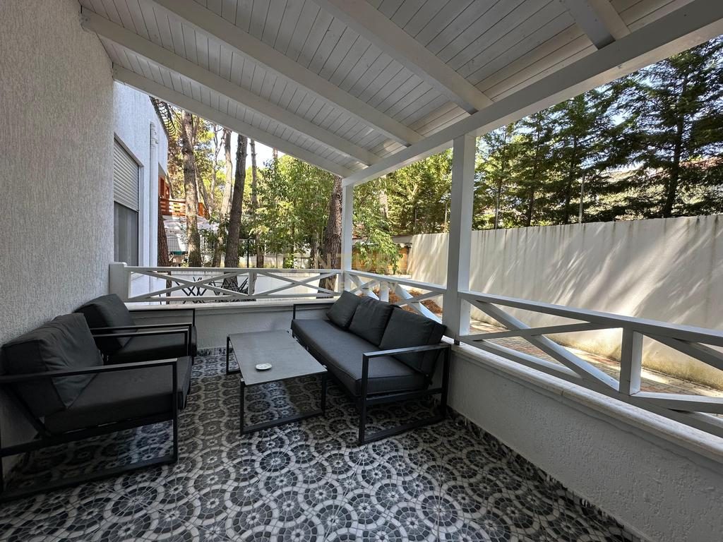 SHITET APARTAMENT 2+1 ME OBORR NE QERRET - 289000€ | 177 m²