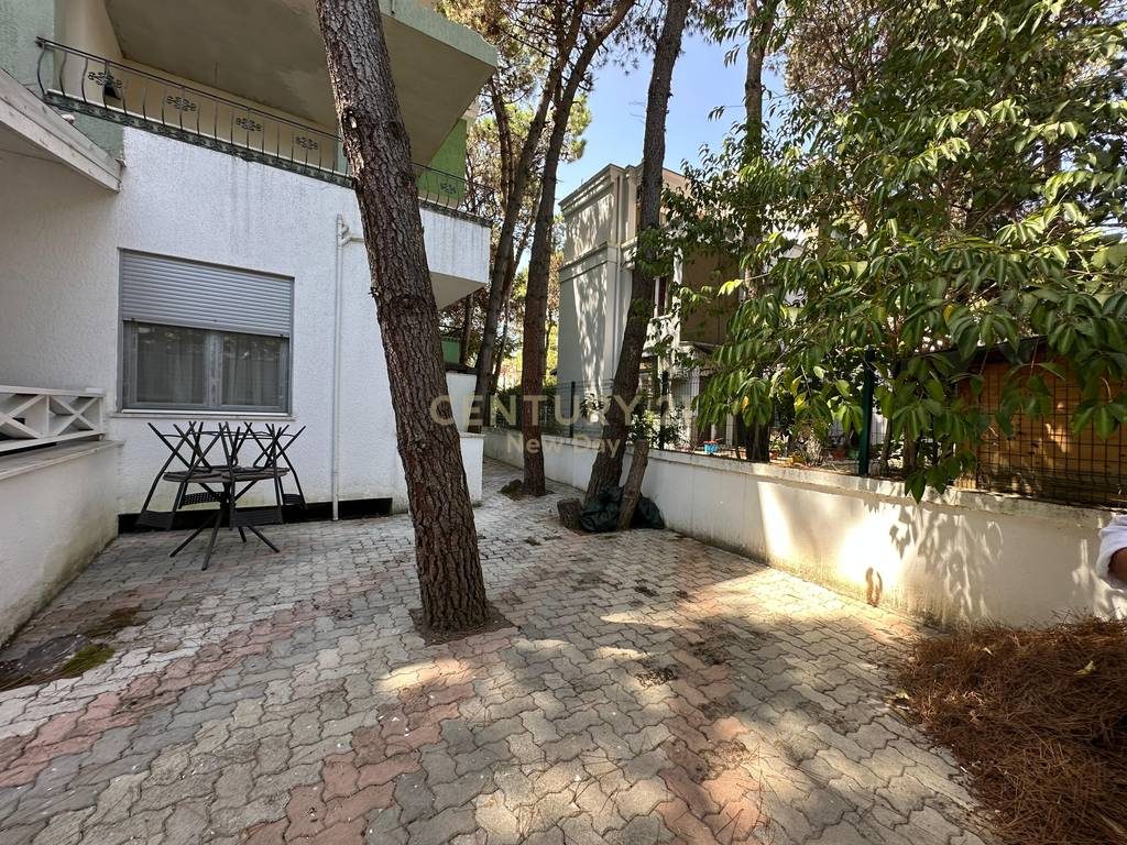 SHITET APARTAMENT 2+1 ME OBORR NE QERRET - 289000€ | 177 m²