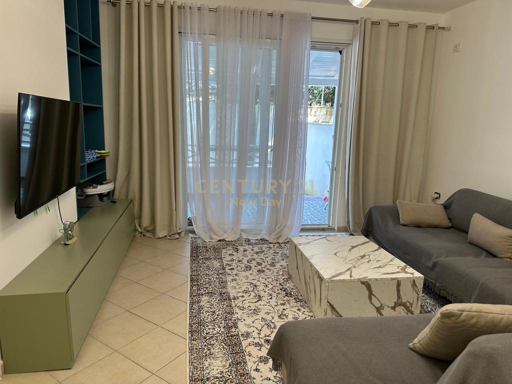 SHITET APARTAMENT 2+1 ME OBORR NE QERRET - 289000€ | 177 m²