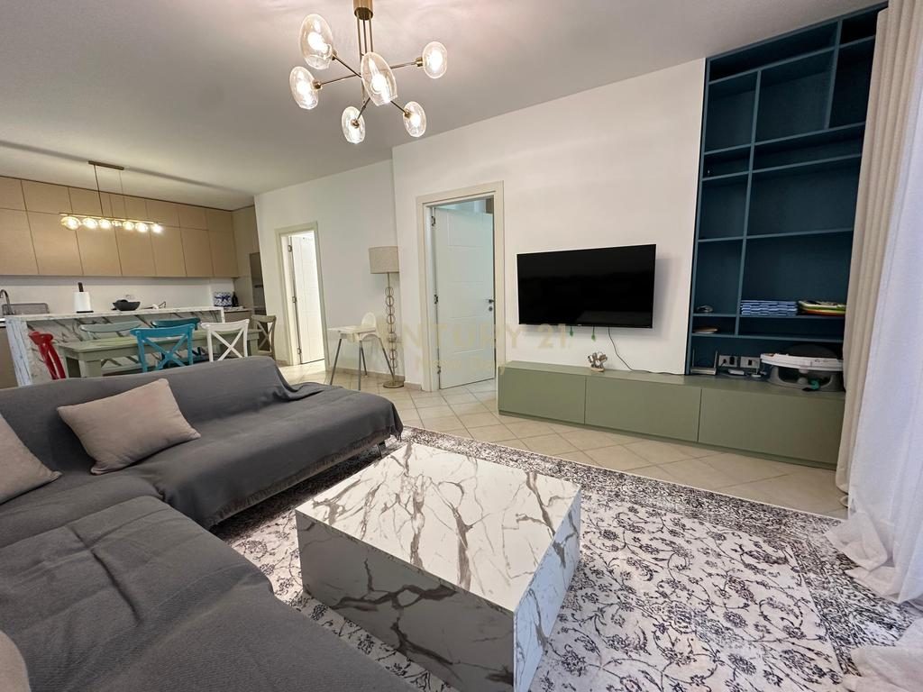SHITET APARTAMENT 2+1 ME OBORR NE QERRET - 289000€ | 177 m²