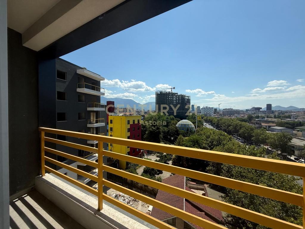 Jepen me qira 4 apartamente në të njëjtin kat – Rruga “Dritan Hoxha”
