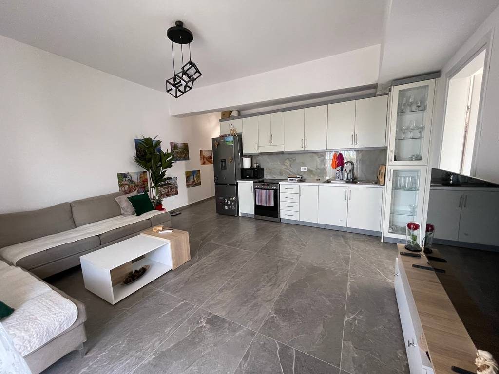 SARANDE, SHESIM APARTAMENT 2+1 ME PAMJE NGA DETI