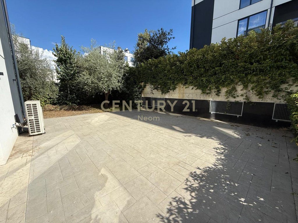 QIRA, APARTAMENT MODERN 3+1+2 , LIQENI I THATE !!