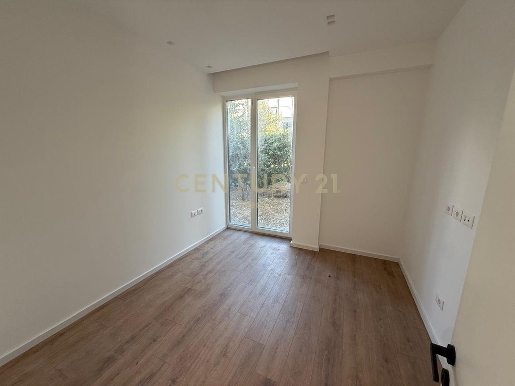 QIRA, APARTAMENT MODERN 3+1+2 , LIQENI I THATE !!