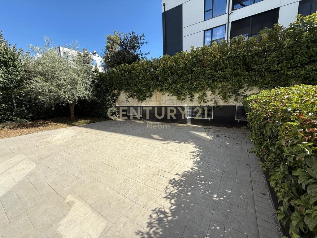 QIRA, APARTAMENT MODERN 3+1+2 , LIQENI I THATE !!