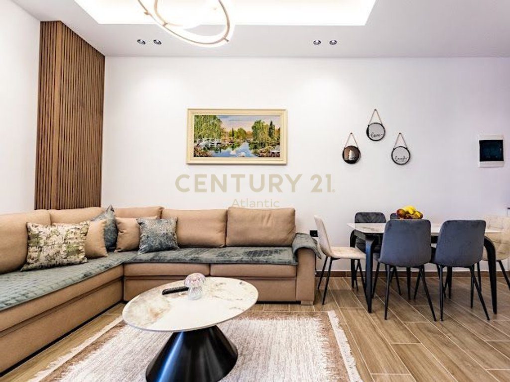 Shitet Super Apartament i Investuar 1+1 – 27-Katëshi, Vollga Durrës – Pamje Anësore Deti!!