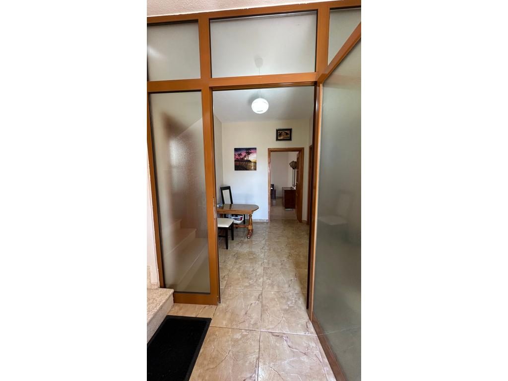 SHITET SHTËPI 3-KATËSHE NË ZONËN E KALASË – OKAZION NË POGRADEC!