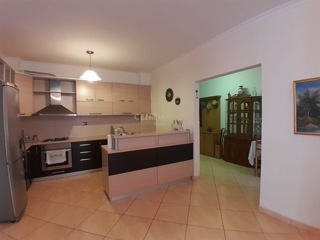 JAPIM ME QIRA APARTAMENT 2+1+2 NE BULEVARDIN ISMAIL QEMALI, VLORE