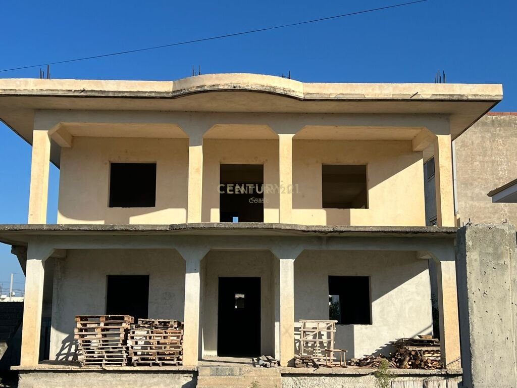 SHITET VILË DY-KATËSHE TEK ISH FUSHA E DRUVE, NË VLORË !!