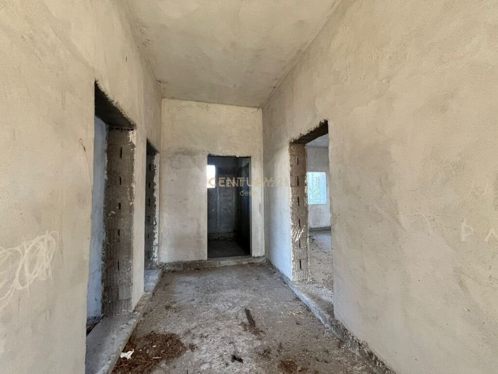 SHITET VILË DY-KATËSHE TEK ISH FUSHA E DRUVE, NË VLORË !!