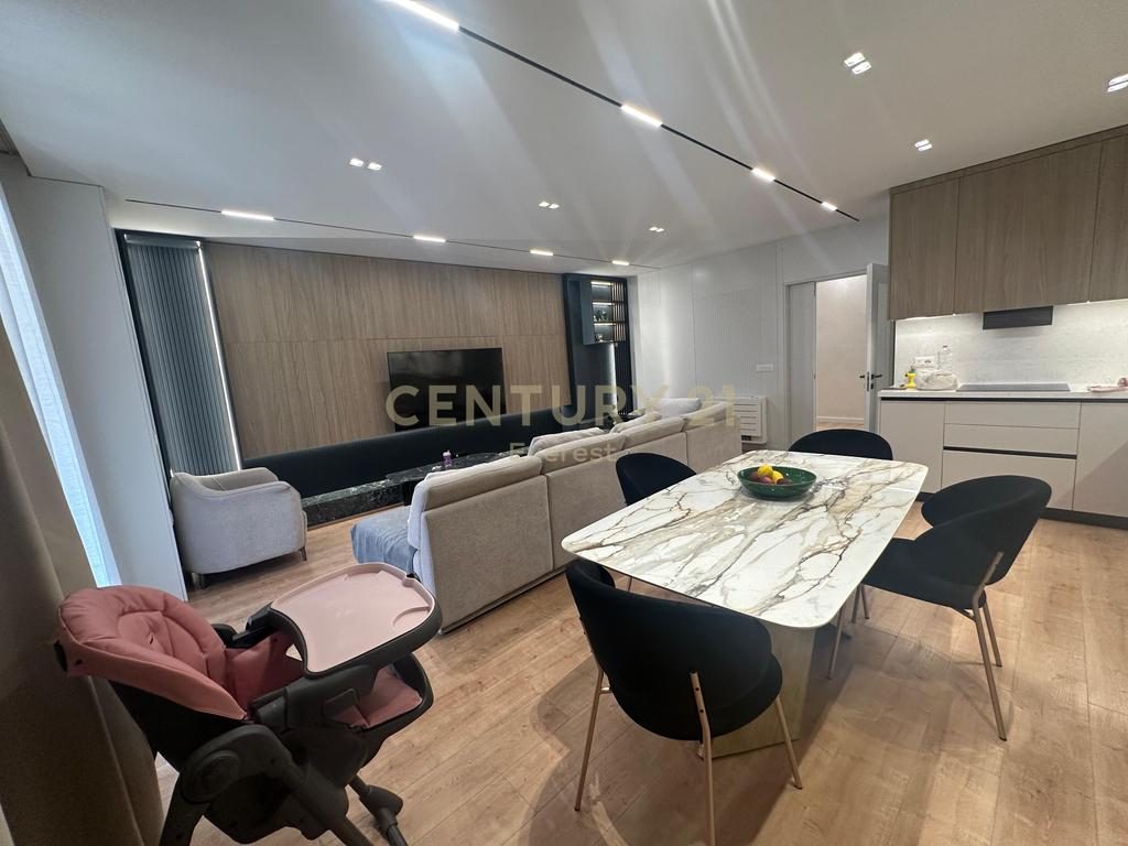 VET HOSPITAL, SHESIM APARTAMENT 2+1+2