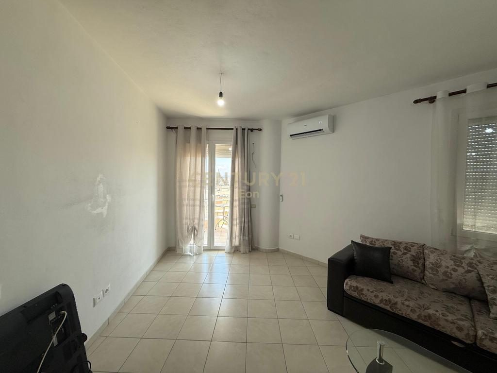 Apartament 2+2 Me Qira prane Spitalit, Durrës !