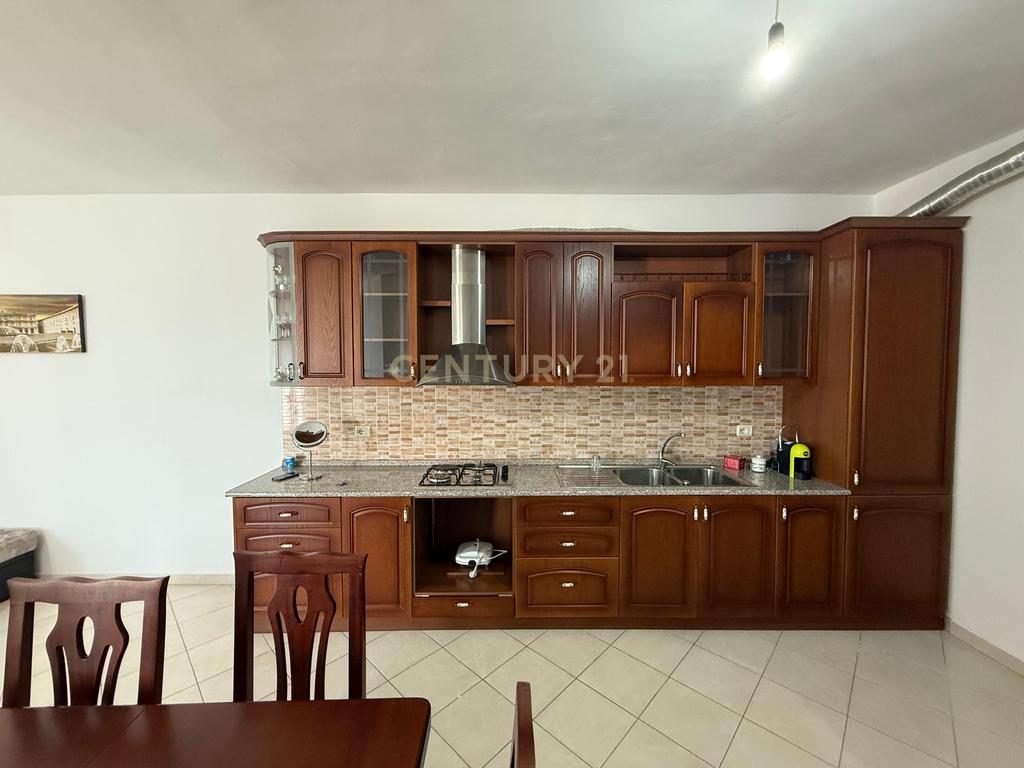 Apartament 2+2 Me Qira prane Spitalit, Durrës !