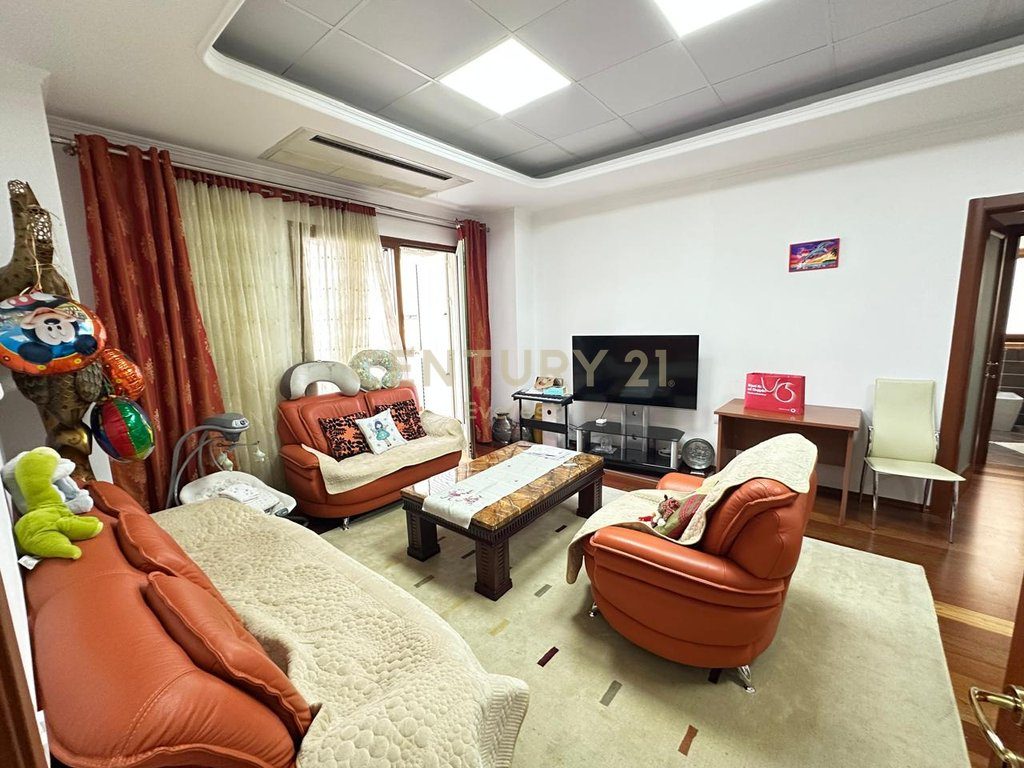 RRUGA E BOGDANEVE, JAPIM ME QIRA APARTAMENT 3+1+2