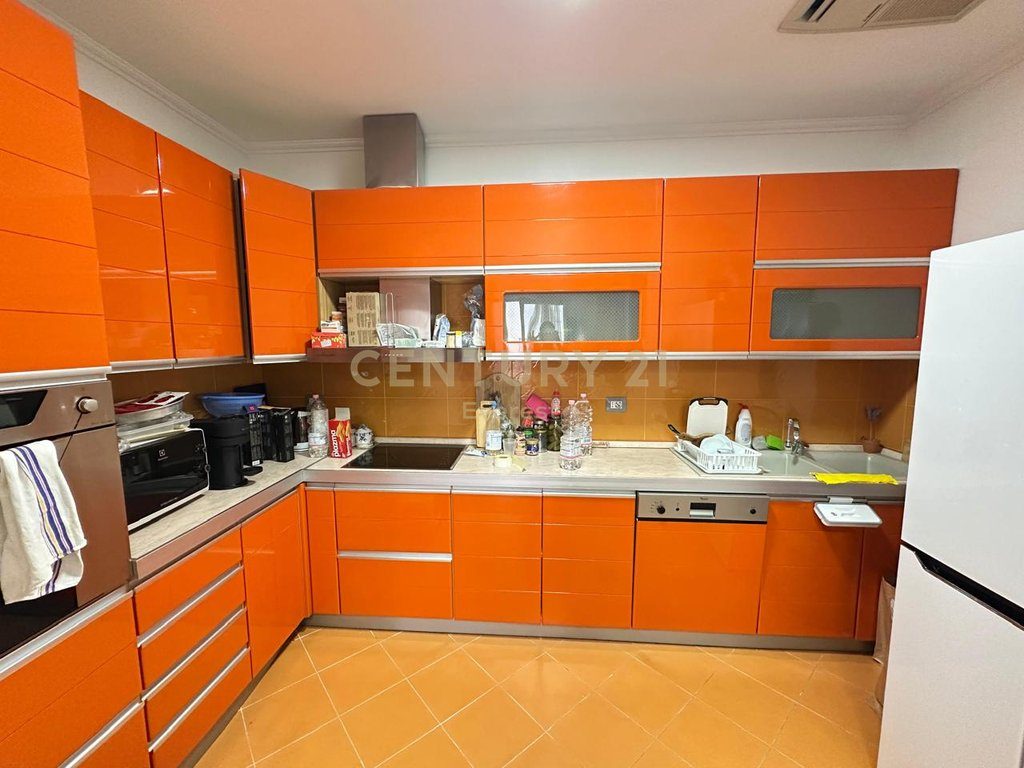 RRUGA E BOGDANEVE, JAPIM ME QIRA APARTAMENT 3+1+2