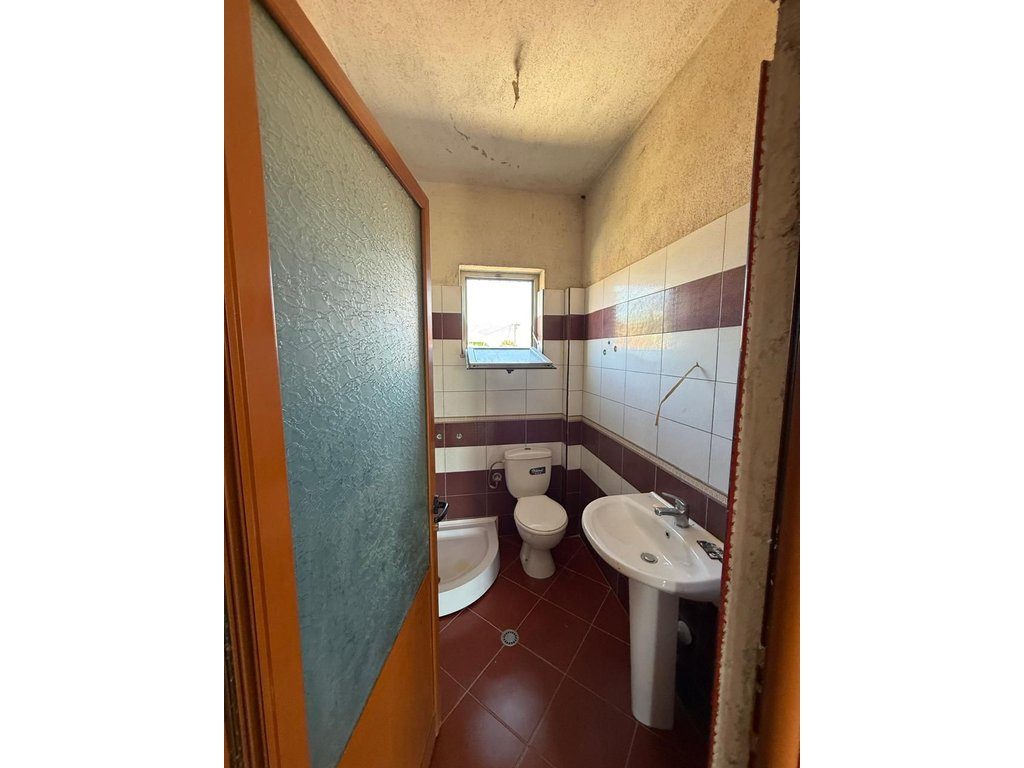 VILË 2 KATËSHE PËR SHITJE NË BUÇIMAS, POGRADEC!!!