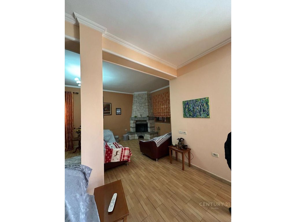Shitet Vile 3-Kateshe prane Venue Club.