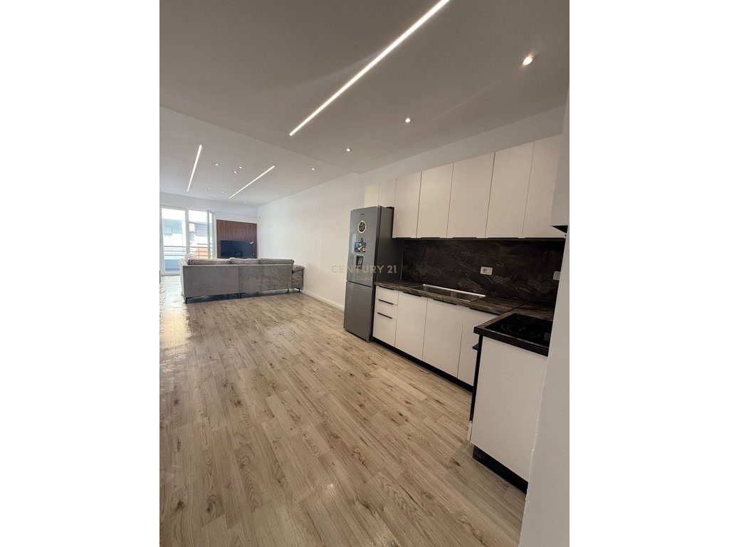 SHITET APARTAMENT 1+1 ,NE AFERSI TE BULEVARDIT "VLORE-SKELE"