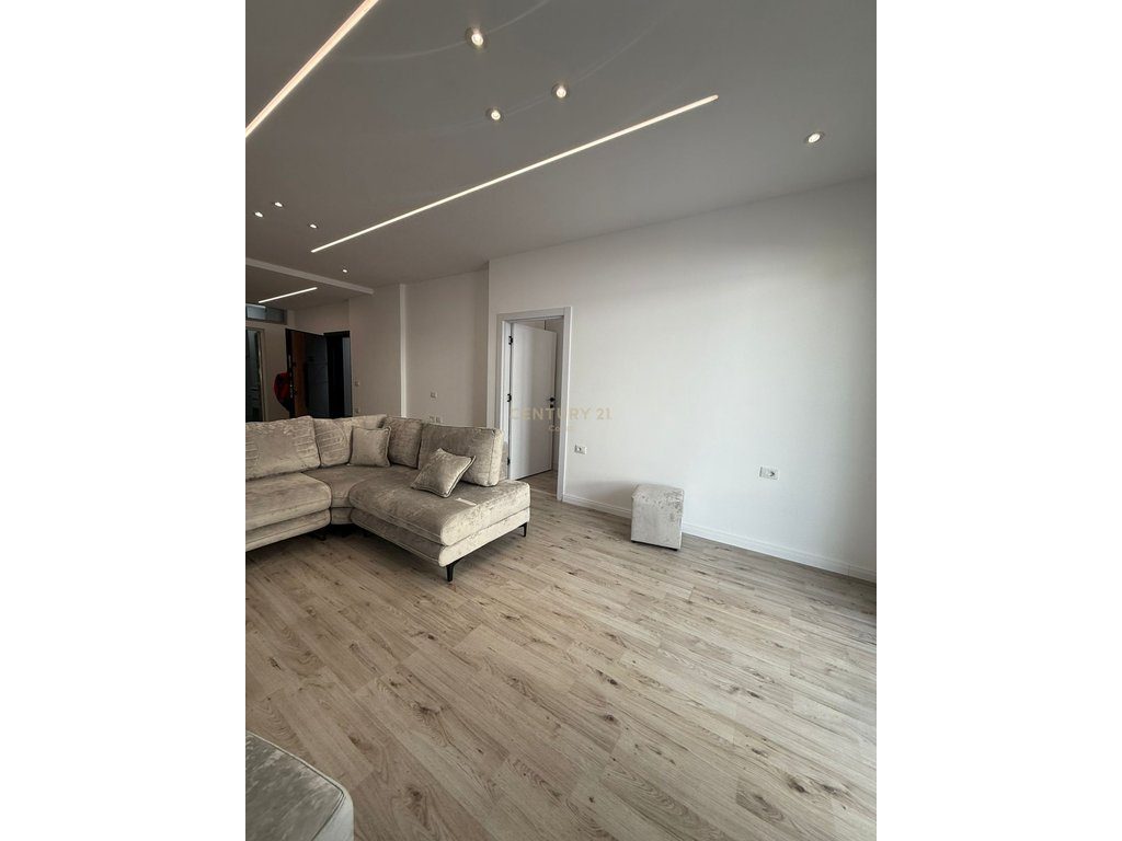 SHITET APARTAMENT 1+1 ,NE AFERSI TE BULEVARDIT "VLORE-SKELE"