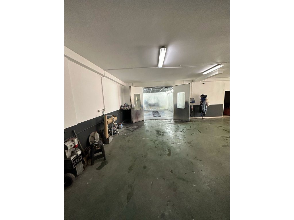 !!Shitet Ambient Komercial – Servis për Lyerje Makinash – Fresk, 200 m² me certifikate pronesie!!!