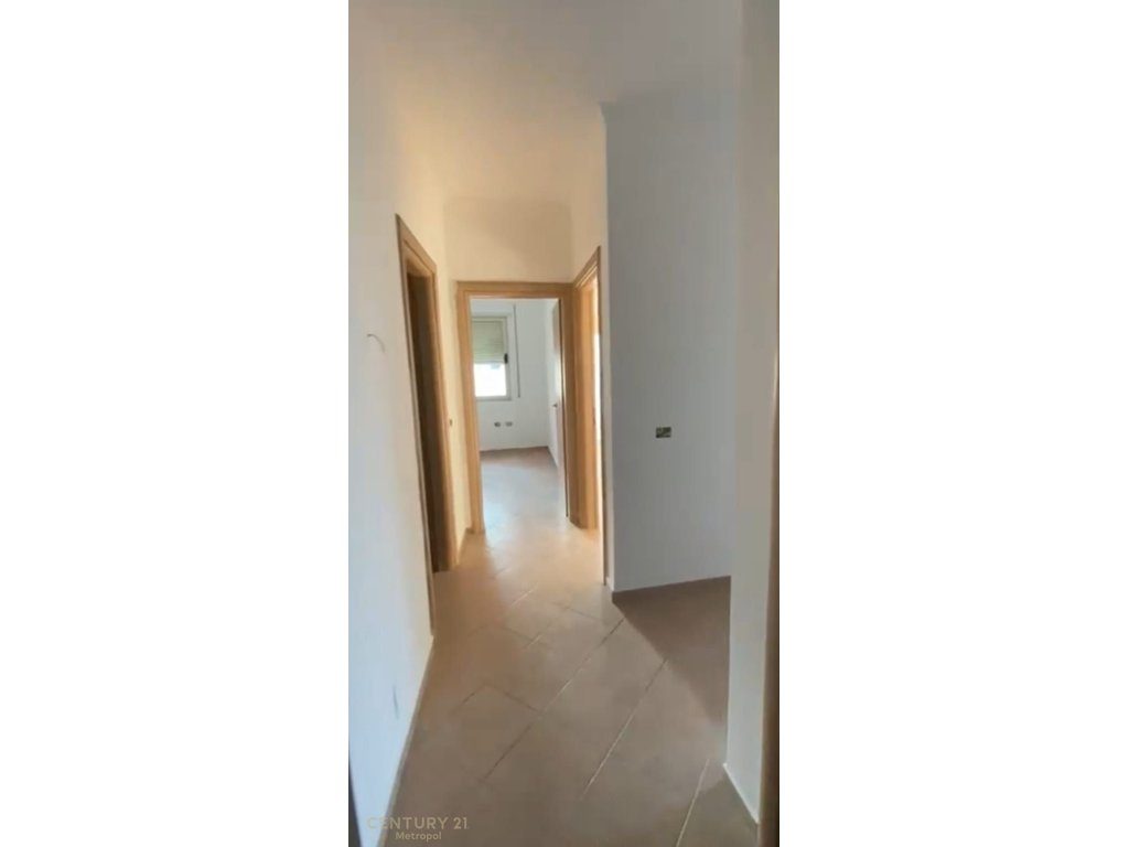 Apartament 2+1+2 me 2 Ballkone në Shitje pranë Radisson Hotel te liqeni i thate