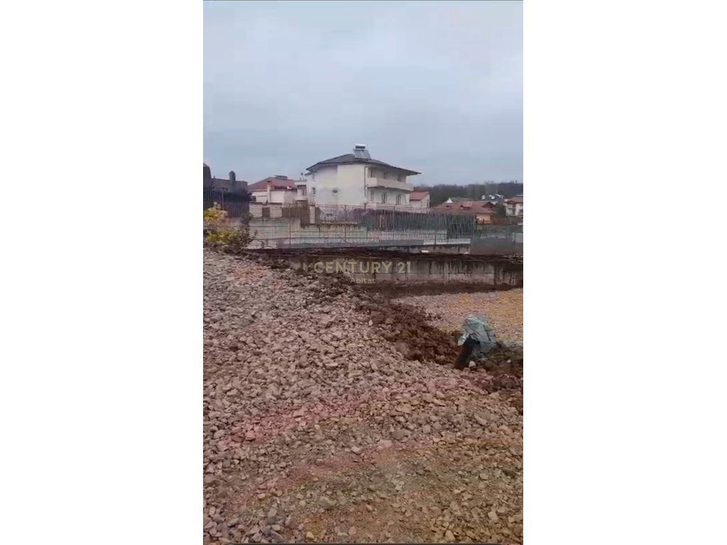 Tokë Për Shitje në zonen e Saukut te Vjetër