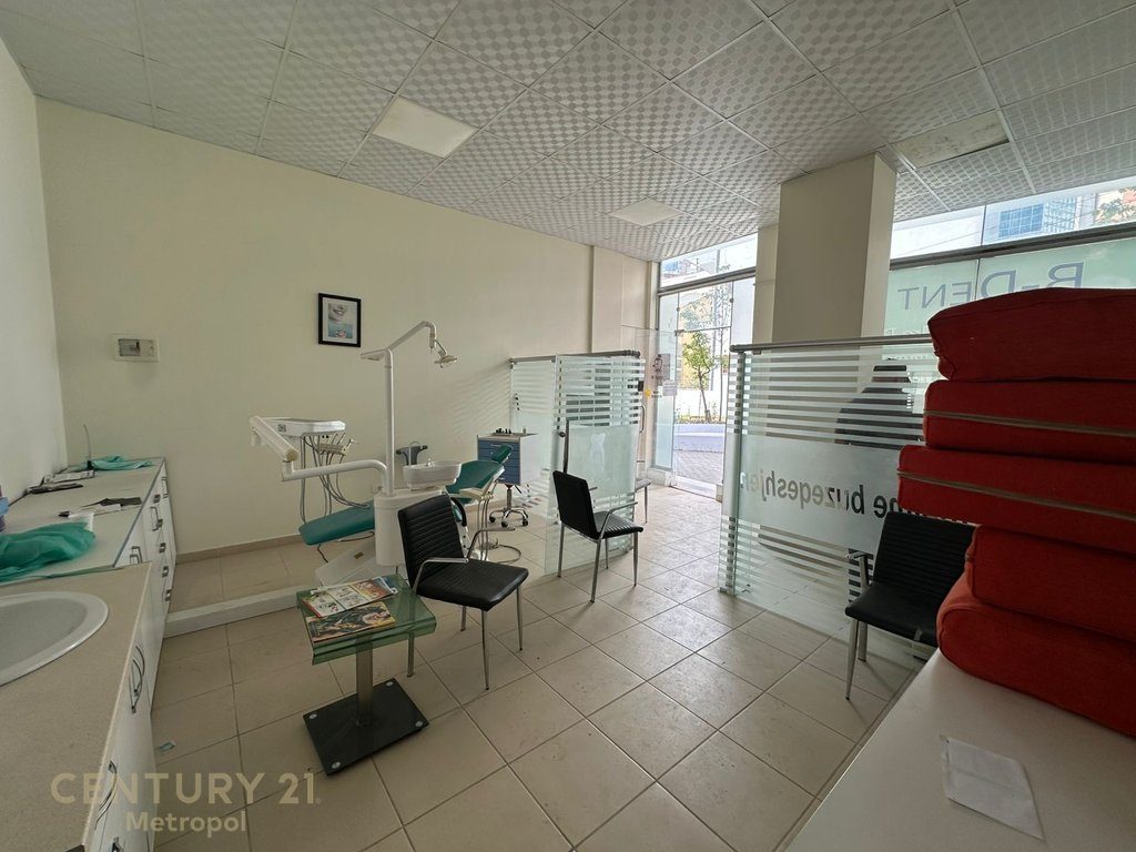Ambient Komercial  Me Qira në Astir, Tiranë