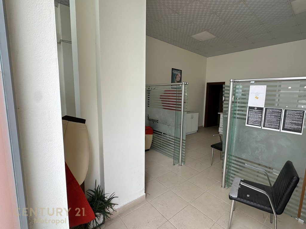 Ambient Komercial  Me Qira në Astir, Tiranë