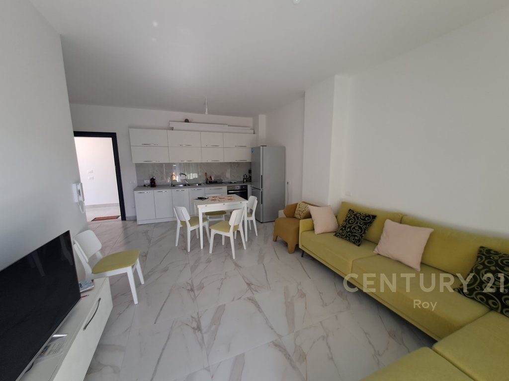 Shitet  Apartament 1+1 ne Pallat te ri te 2025 ne Golem !!!