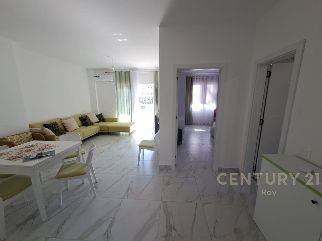 Shitet  Apartament 1+1 ne Pallat te ri te 2025 ne Golem !!!