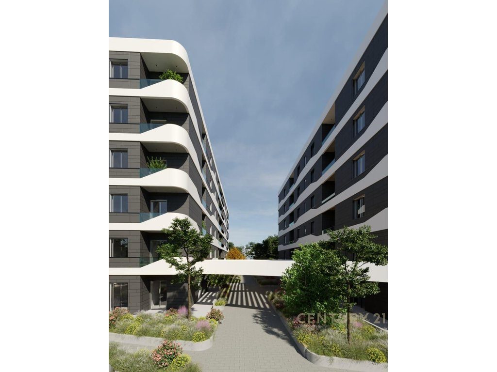 Shitet apartament 2+1, ndertim i ri në Mali i Robit,Golem