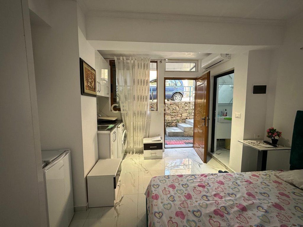 Shiten 4 Garsoniere në Qendër të Sarandës