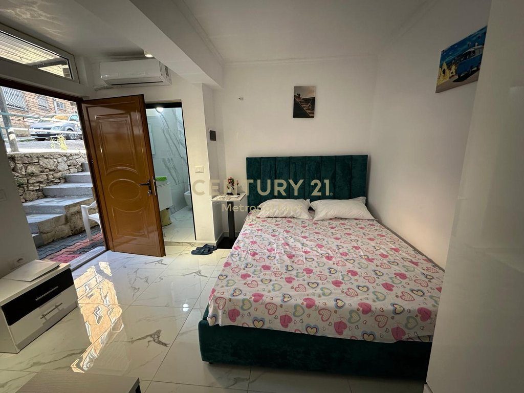 Shiten 4 Garsoniere në Qendër të Sarandës