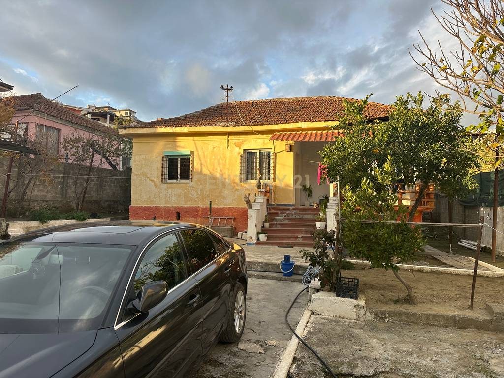 SHESIM SHTEPI PRIVATE ME 400M2 TRUALL DHE 105M2 NDERTIM MBAS DREJTORIS SE POLICISE DURRES, RRUGA QE KALON PER NE CURRILA...