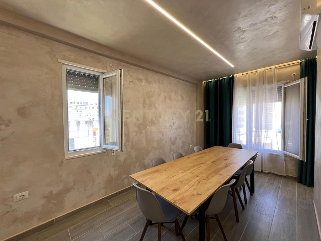 OFROJME PER SHITJE SUPER APARTAMENT I INVESTUAR 3+3+3 BALLKONE,NE QERRET .20M NGA DETI !