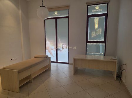 Ambient Komercial për Shitje – Rruga Bardhyl, Buzë Rruge, 180 m²
