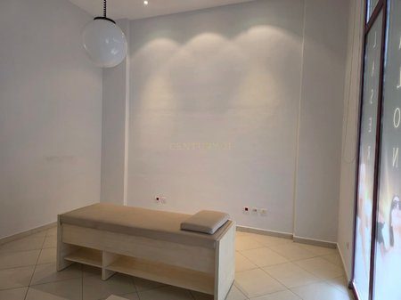 Ambient Komercial për Shitje – Rruga Bardhyl, Buzë Rruge, 180 m²