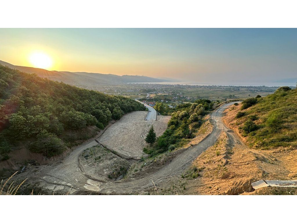 SHITET TOKË 2100 M2 ME PAMJE NGA QYTETIT, POGRADEC !!!