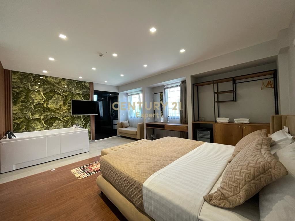 JAPIM ME QIRA HOTEL PRANË HIPOTEKËS, TIRANË!
