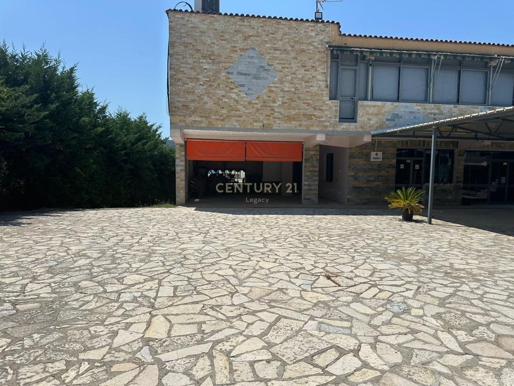 Jepet me qira Bar- Restorant ne Sharre