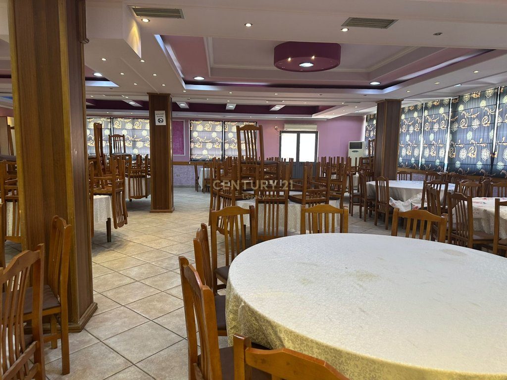 Jepet me qira Bar- Restorant ne Sharre