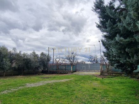 Toke per shitje 2000m2 ne Kamez
