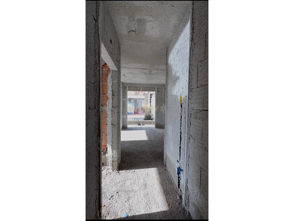 Apartament 1+1 Për Shitje në  Golem!