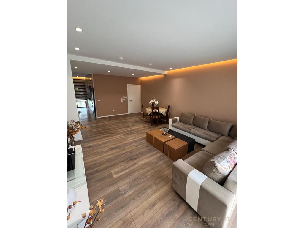 Apartament 2+1 për Shitje pranë  tregut Elektrik!